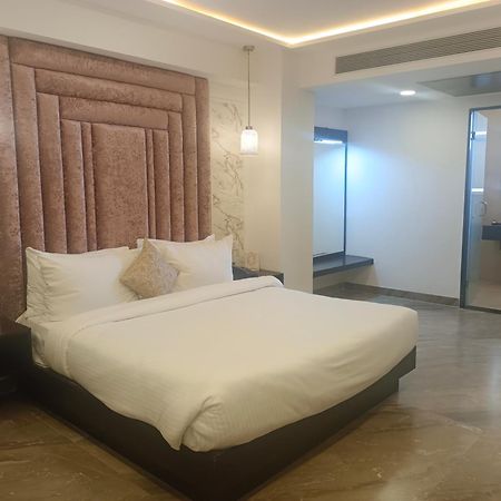 Hotel Kadamb Tree جبلبور المظهر الخارجي الصورة