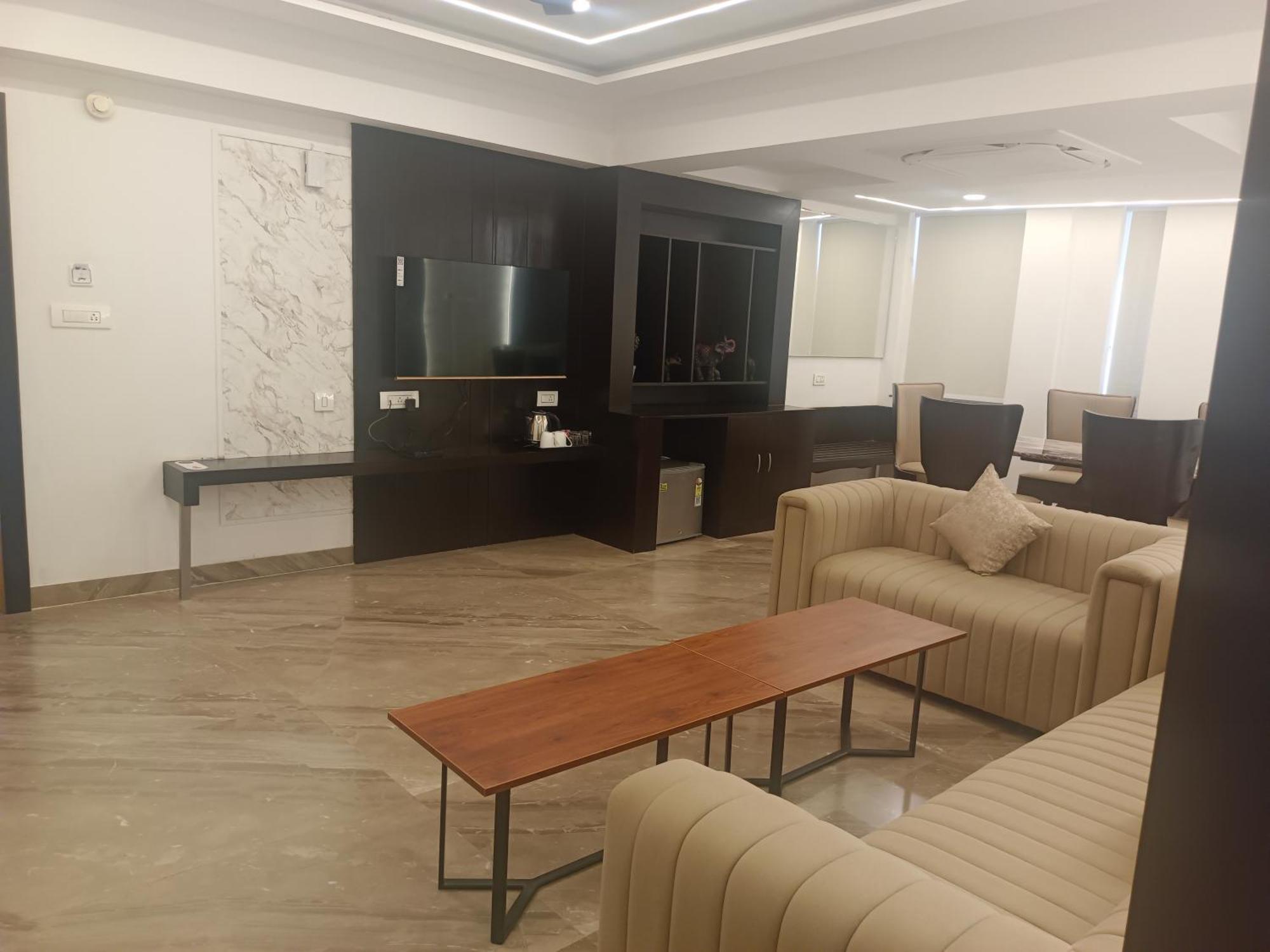 Hotel Kadamb Tree جبلبور المظهر الخارجي الصورة