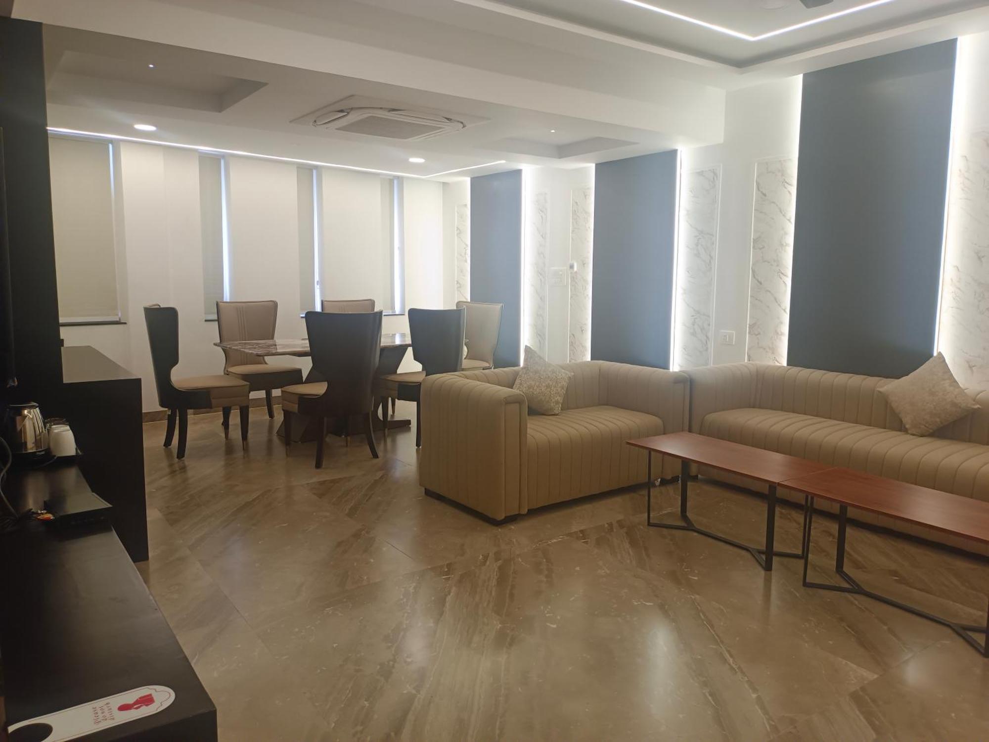 Hotel Kadamb Tree جبلبور المظهر الخارجي الصورة