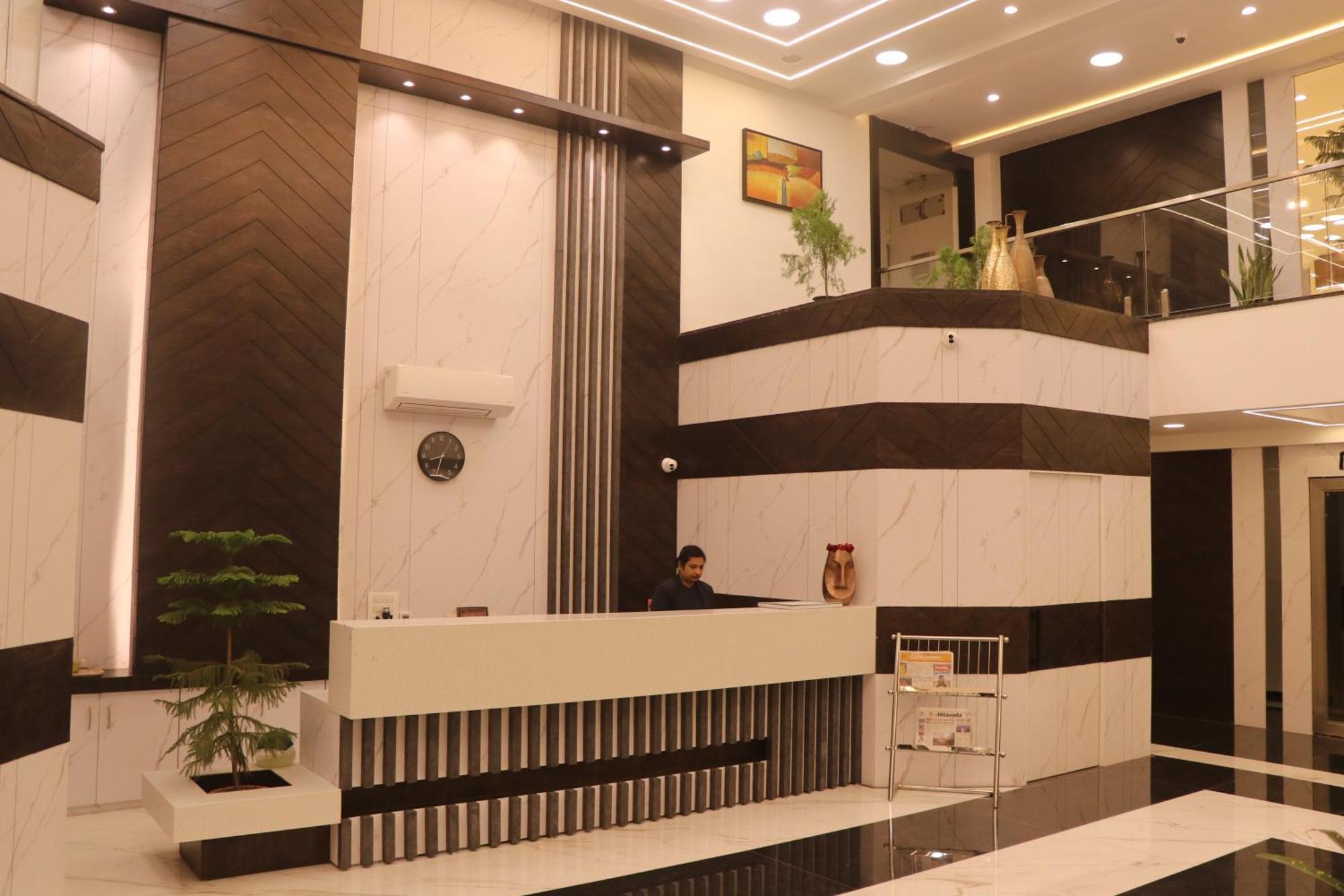 Hotel Kadamb Tree جبلبور المظهر الخارجي الصورة
