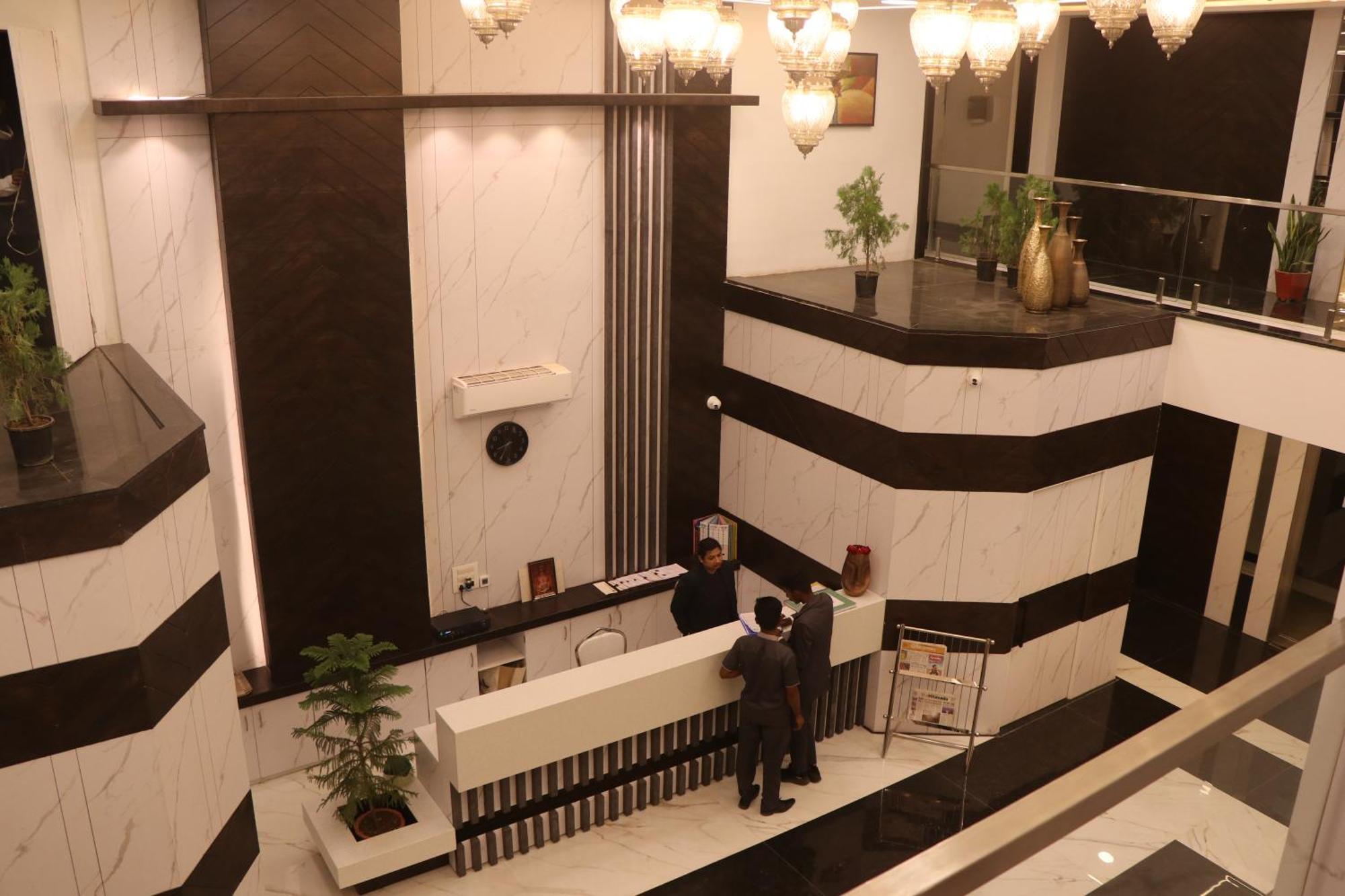 Hotel Kadamb Tree جبلبور المظهر الخارجي الصورة